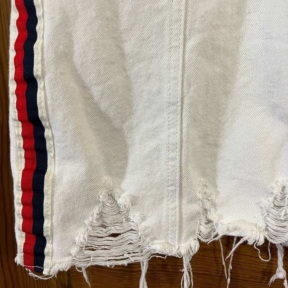White Signature8 Denim Button Front Skirt Distressed Red Navy Ribbon Patriotic - Picture 4 of 6